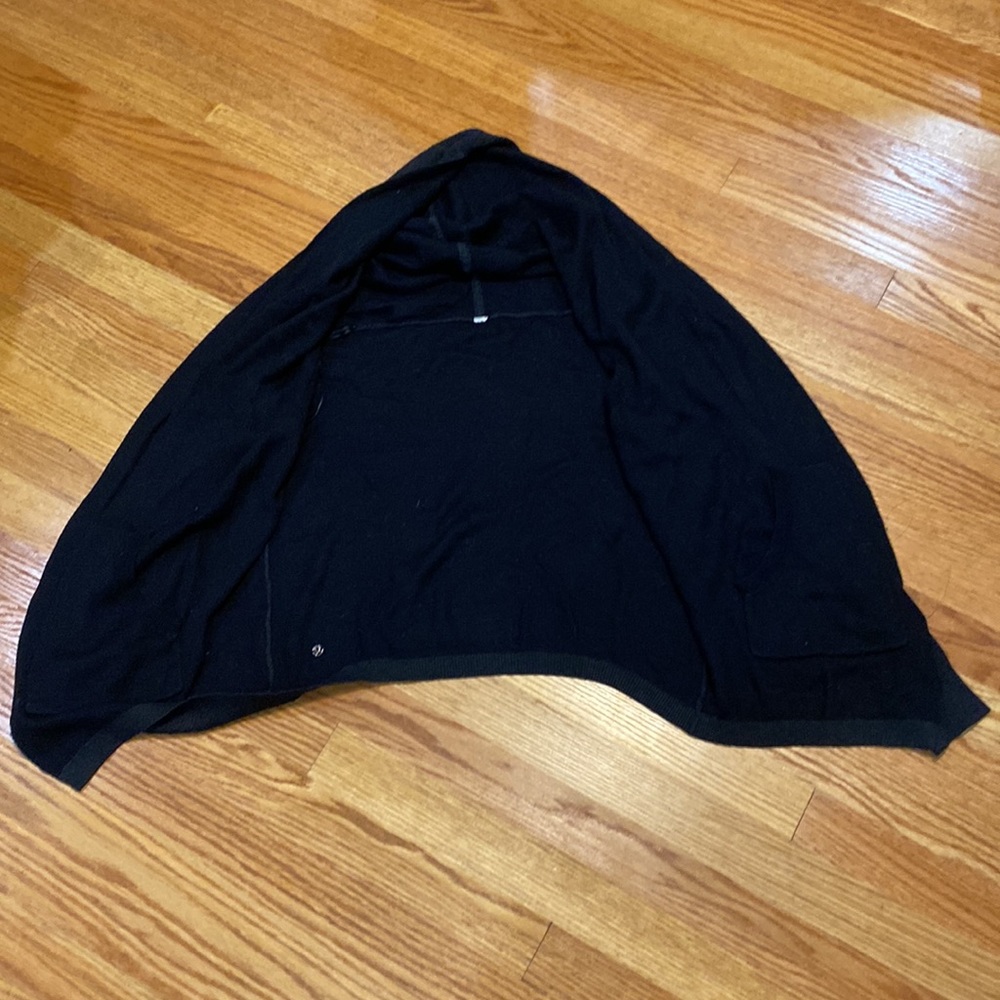 Lululemon reversible cardigan sweater jacket with thumb holes - Picture 2 of 5